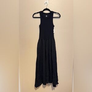 Chic Black Sleeveless Midi Dress